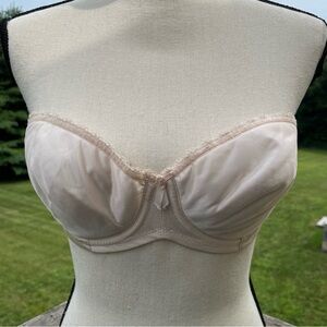 Smoothie bra strapless padded shiny satiny seamless ivory pin up vintage 36B